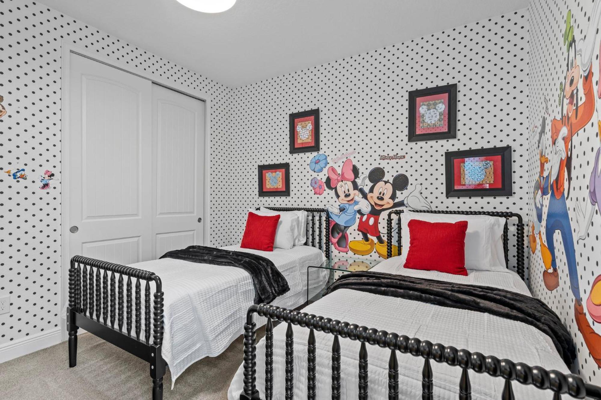 5 Bedrooms- 4,5 Bathrooms- Reunion 7641 Fd Holiday home