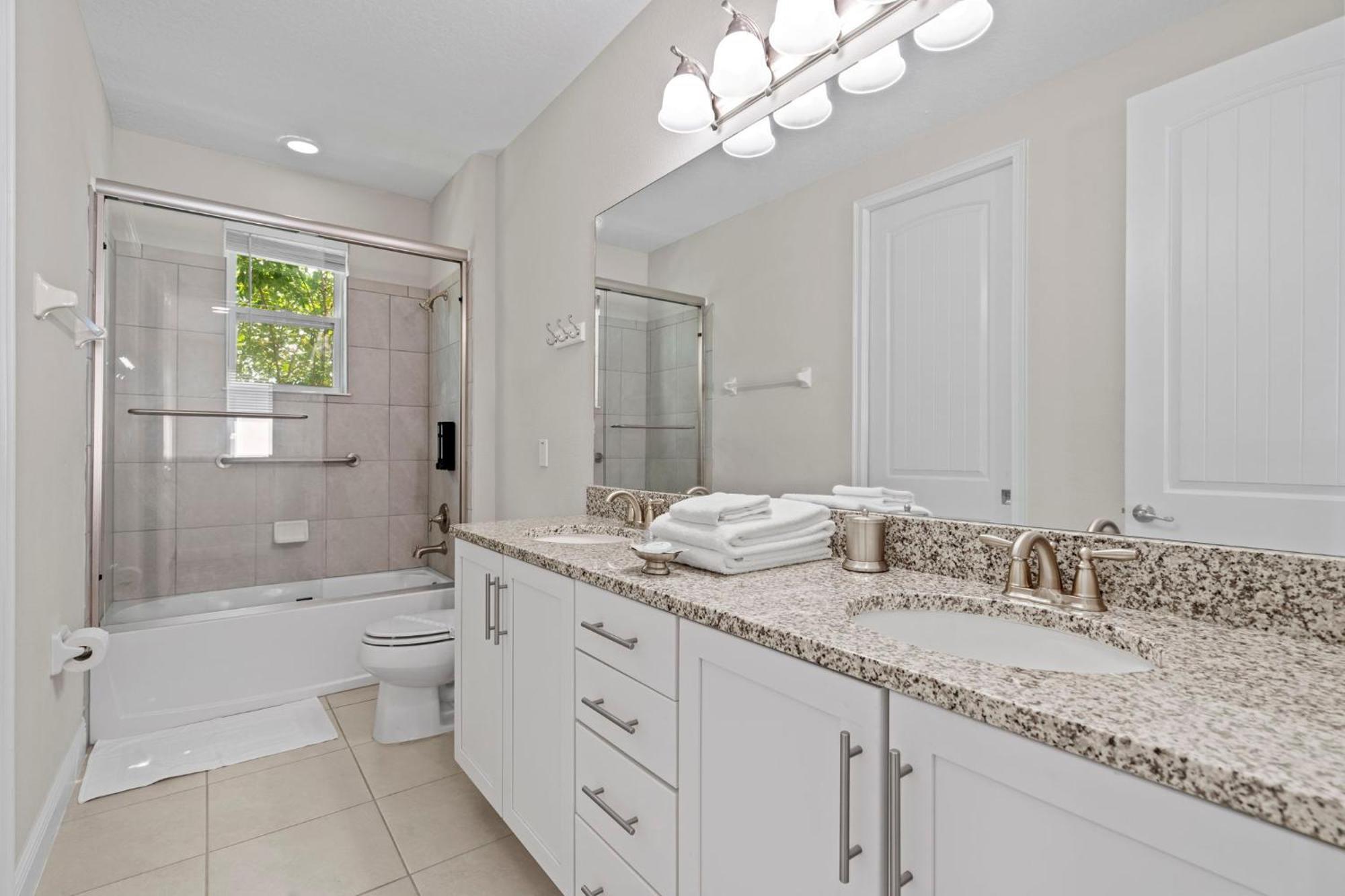 5 Bedrooms- 4,5 Bathrooms- Reunion 7641 Fd *