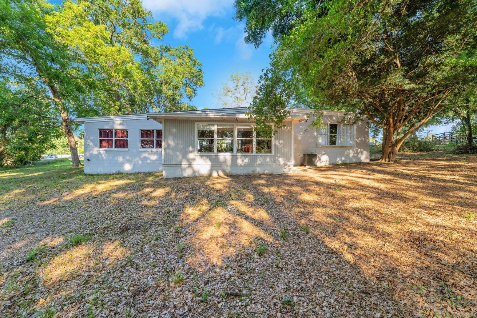 Modern Family Retreat Near Attractions Holiday home *