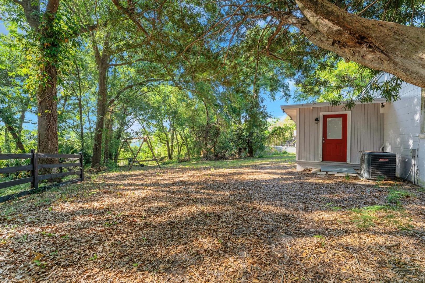 Modern Family Retreat Near Attractions *