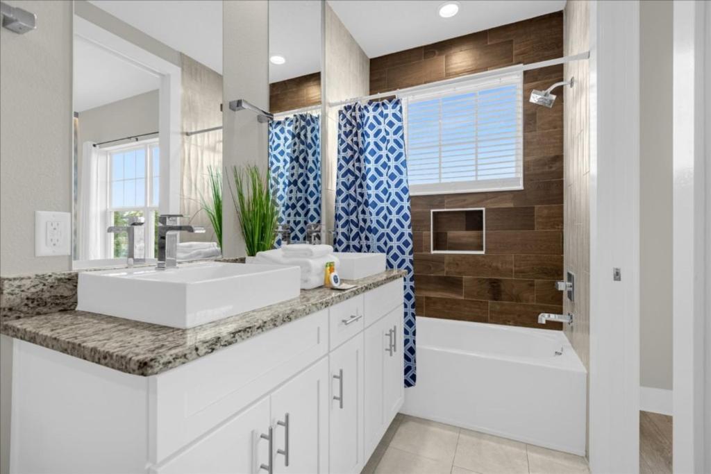 4 Bedrooms-4,5 Bathrooms-summerville 2652ss *