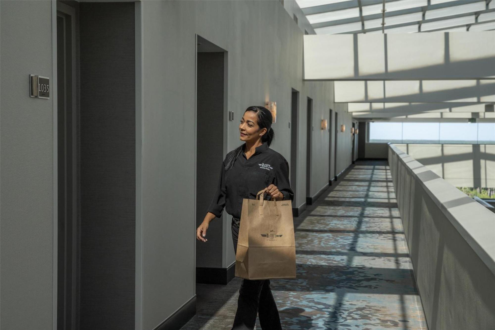 Hyatt Regency International Airport 4*
