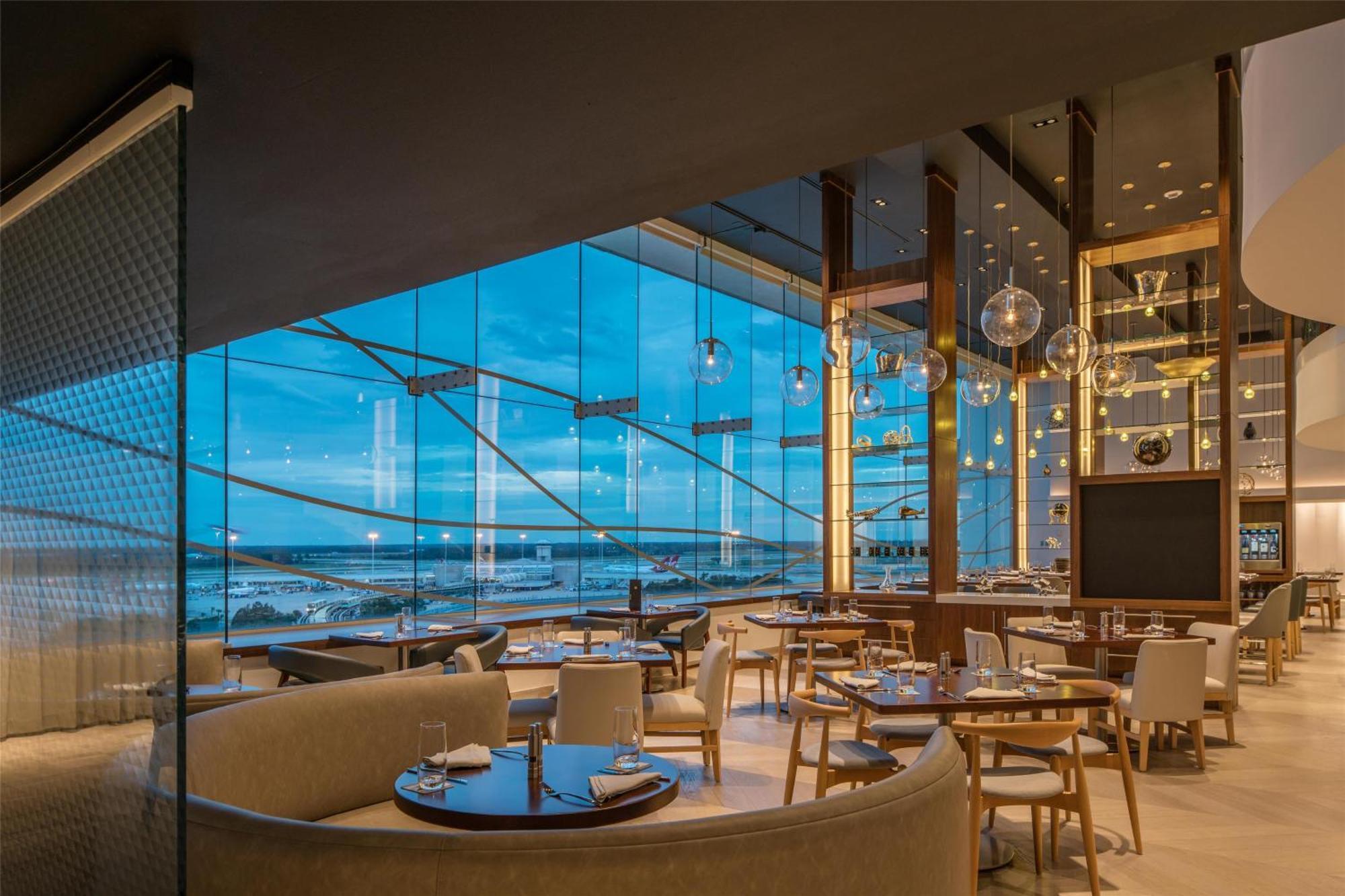 Hyatt Regency International Airport Hotel 4*