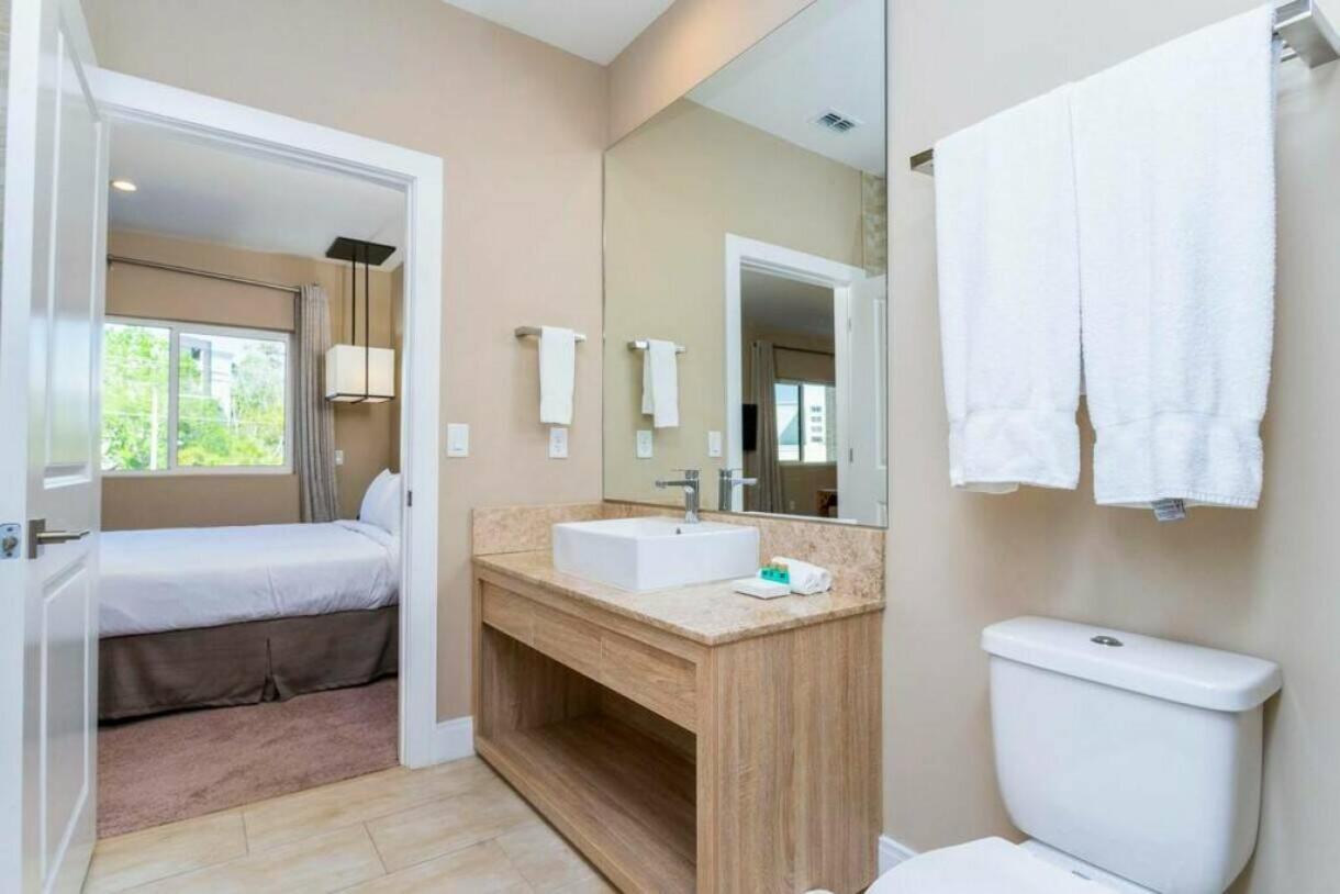 Modern 4bed Townhome In The Heart Of Kissimmee Holiday home