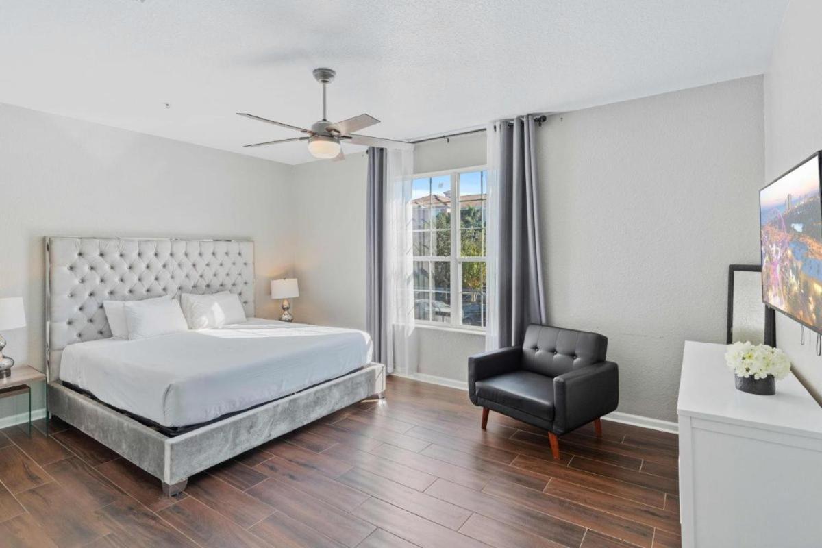 5049 Ultimate Retreat At Vista Cay 203