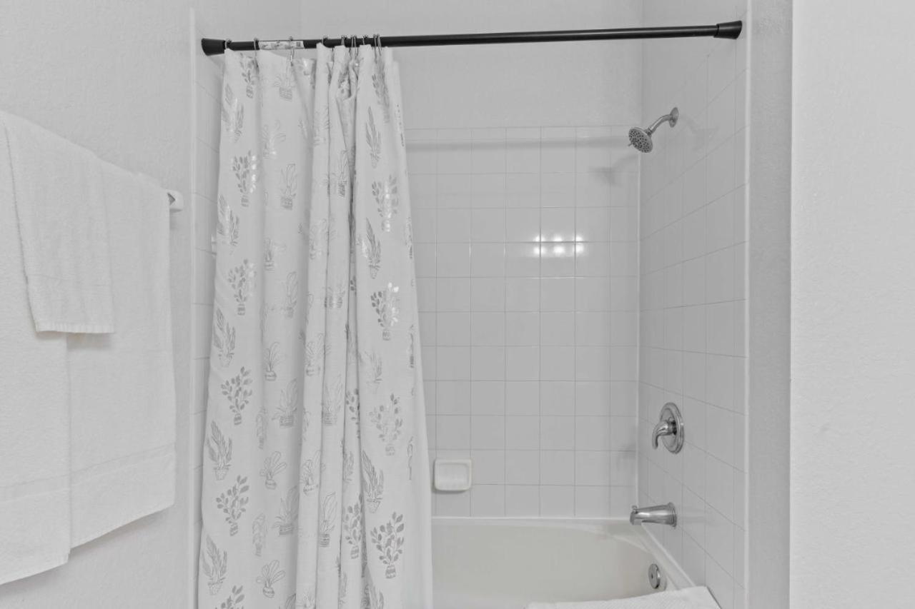 4840 One-of-a-kind Luxury 4 Bd At Vista Cay 107