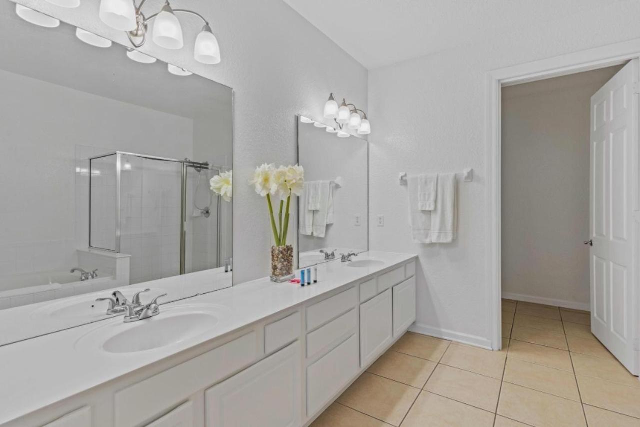 Apartment 4840 One-of-a-kind Luxury 4 Bd At Vista Cay 107 Orlando