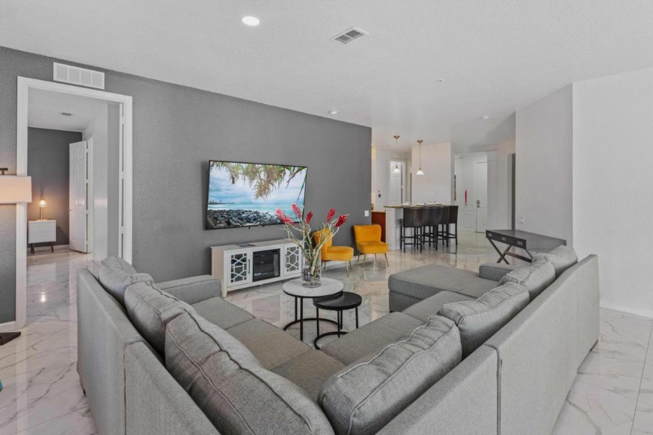 Apartment 4840 One-of-a-kind Luxury 4 Bd At Vista Cay 107