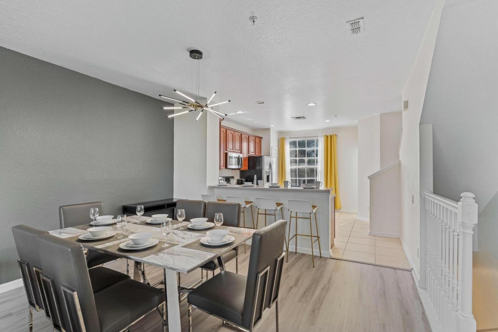 8036 Spacious Fresh 3br3.5ba At Vista Cay 133 Orlando