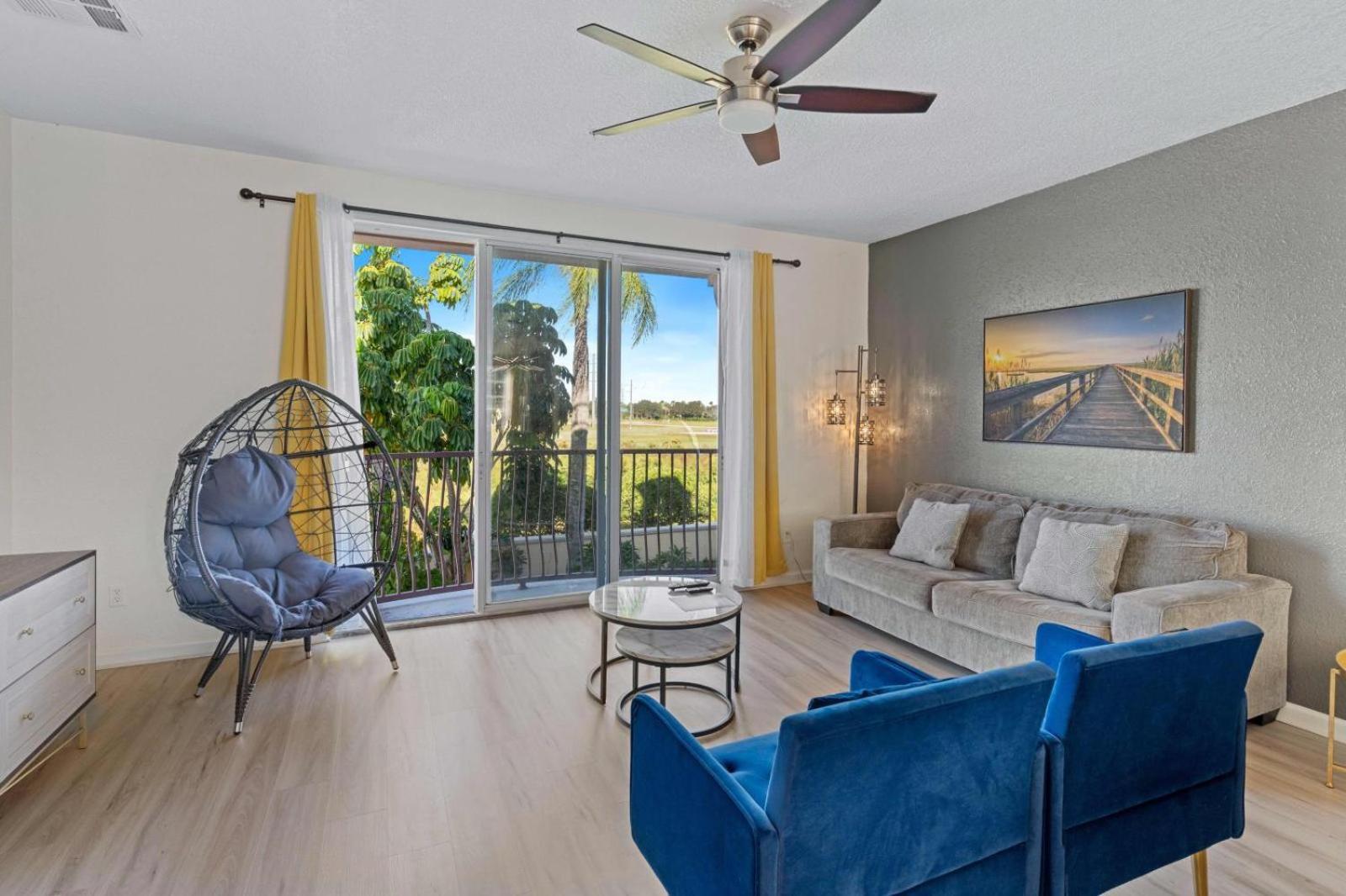 8036 Spacious Fresh 3br3.5ba At Vista Cay 133