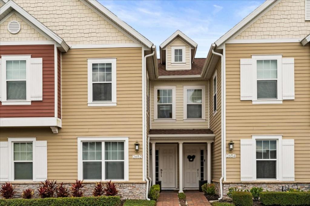 4 Bedrooms-4,5 Bathrooms-summerville 2652ss *