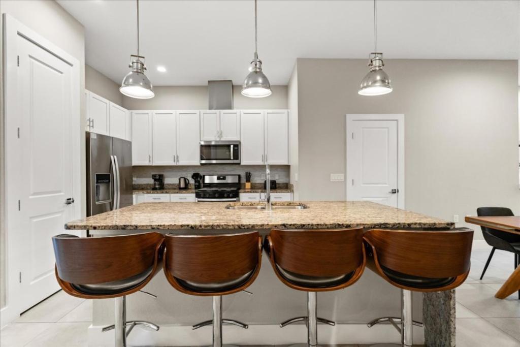 4 Bedrooms-4,5 Bathrooms-summerville 2652ss Orlando