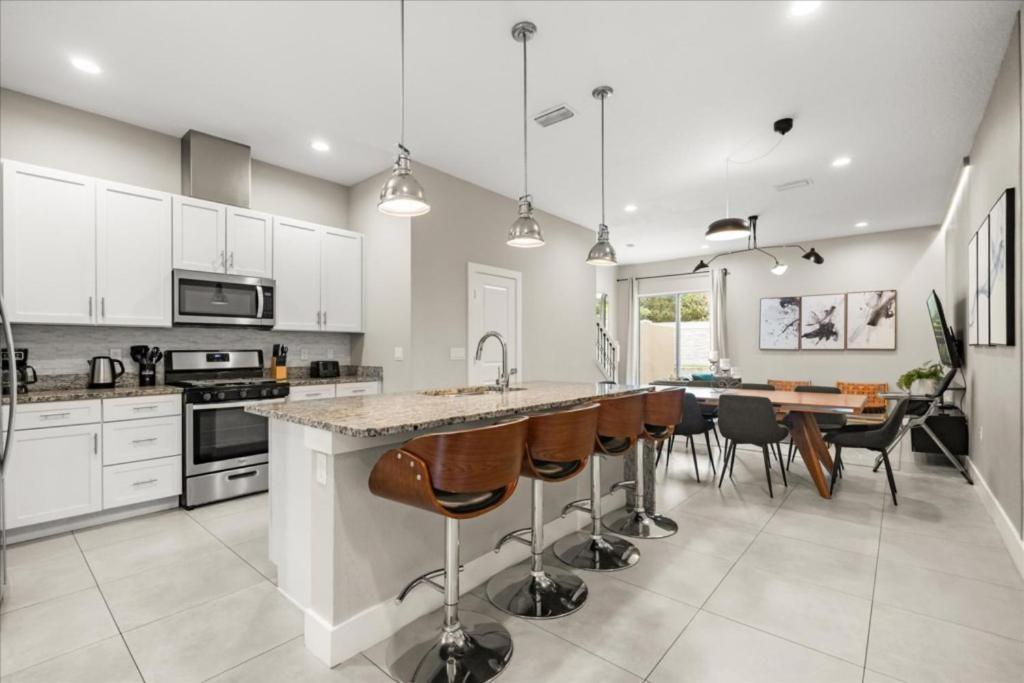 4 Bedrooms-4,5 Bathrooms-summerville 2652ss Holiday home