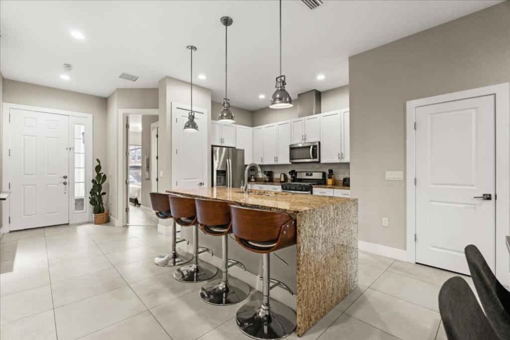 4 Bedrooms-4,5 Bathrooms-summerville 2652ss Holiday home *