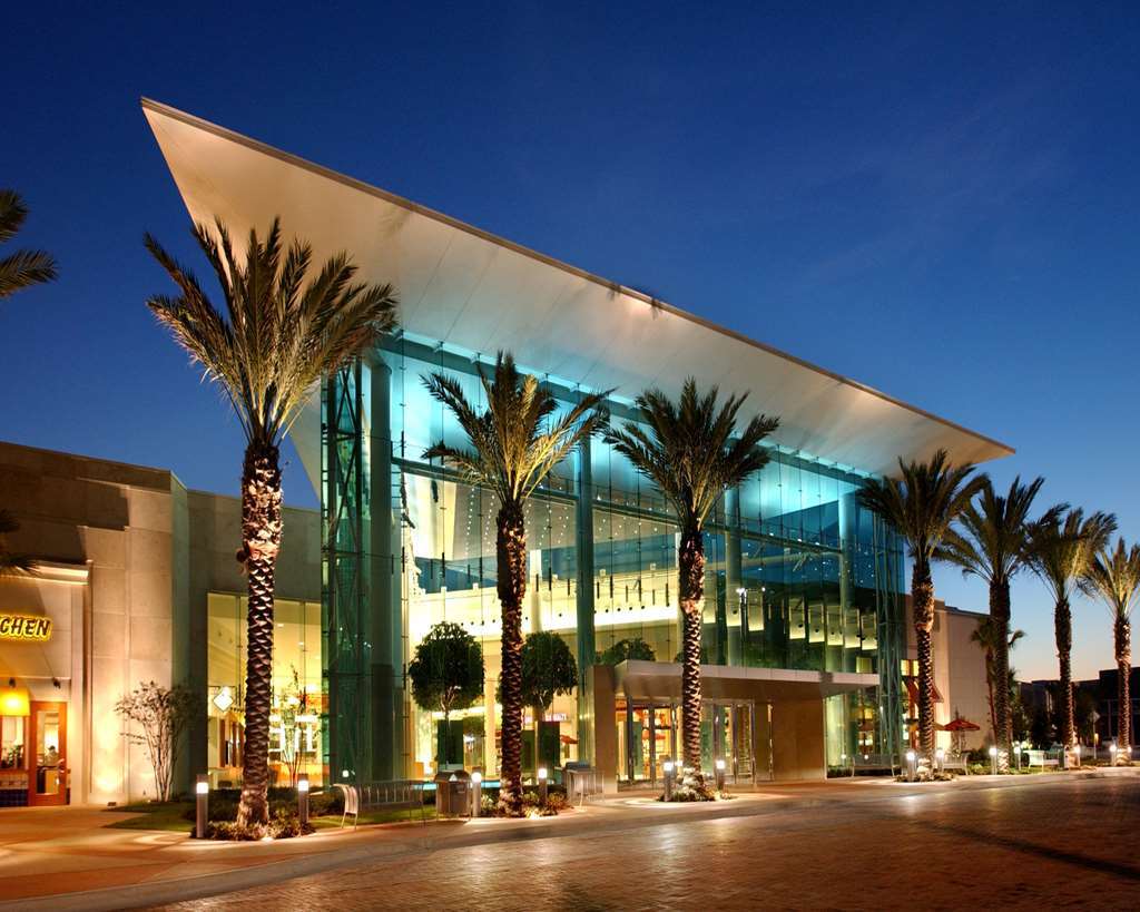 Hotel Hampton & Airport At Gateway Village 3*