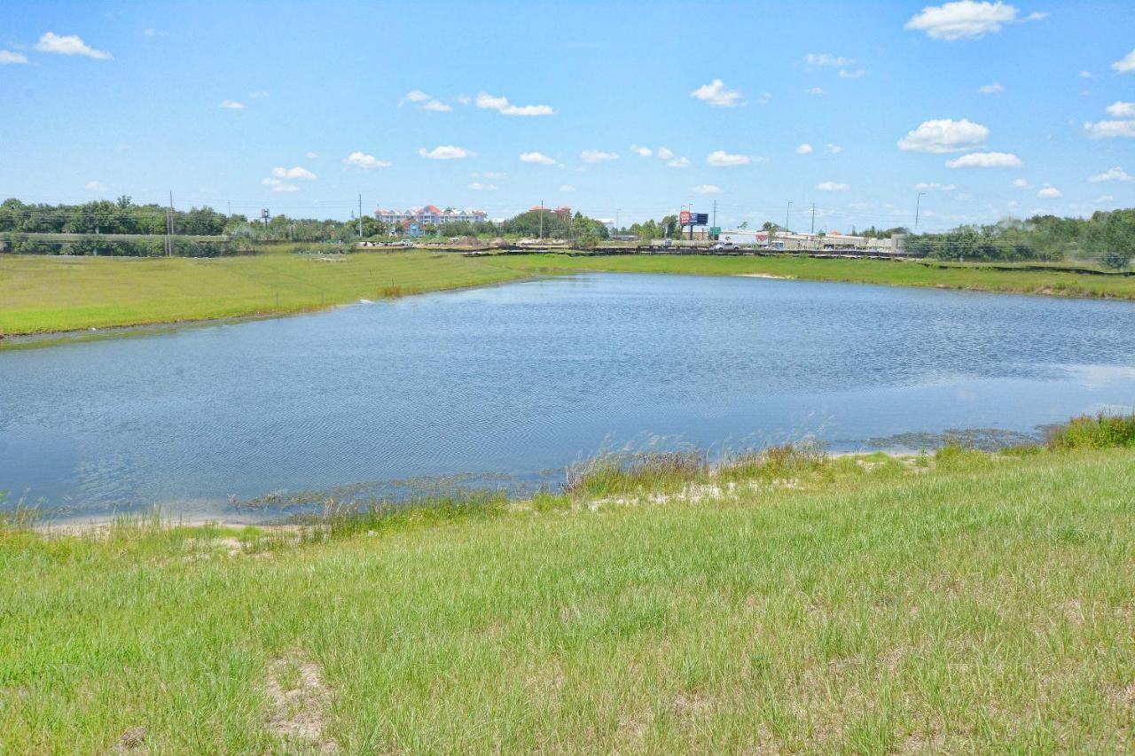 Storey Lake-5 Bedroom Townhome W/splashpool-1621st