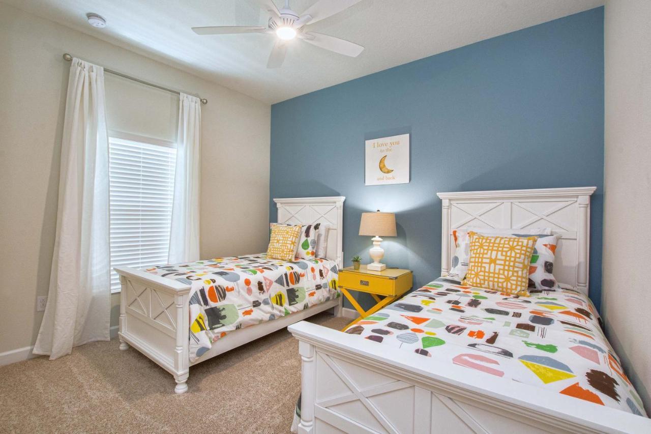 Villa Storey Lake-5 Bedroom Townhome W/splashpool-1621st *
