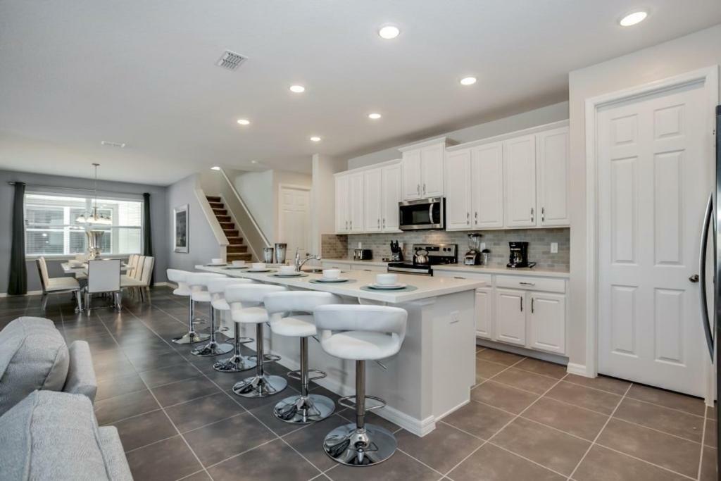 1810cvt Solara 9 Bedroom 6 Bathroom *