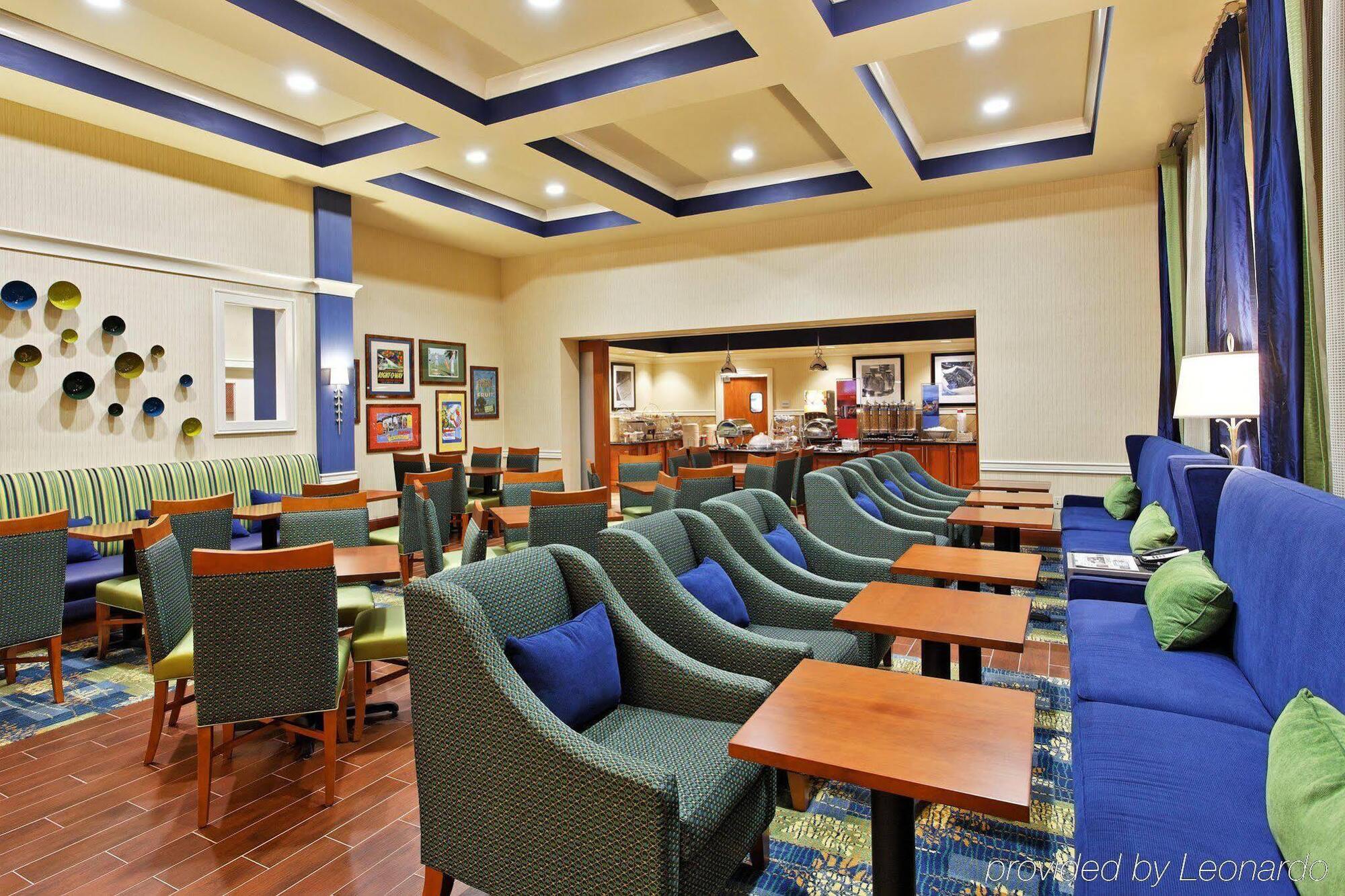 Hotel Hampton & Airport At Gateway Village