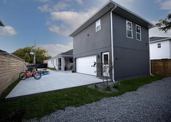 Pet Friendly Modern Zen Studio Retreat With Hot Tub! Home