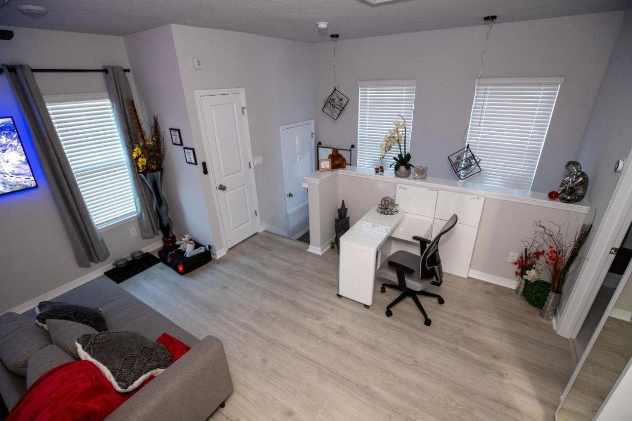 Pet Friendly Modern Zen Retreat With Hot Tub! Holiday home Orlando