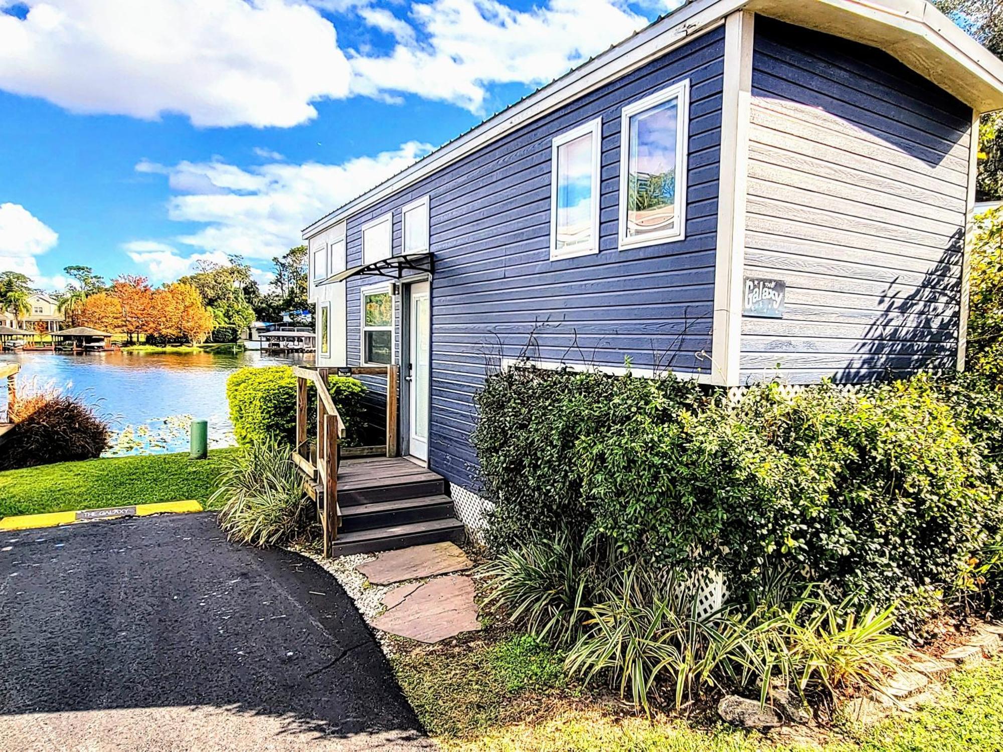 Holiday home Lakefront Tiny Homes 6 Month Orlando