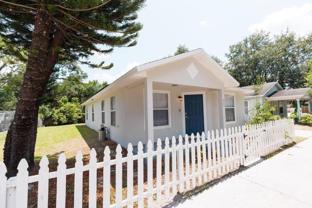 Entire 3 Bd With Murals And Parking By Downtown Holiday home Orlando