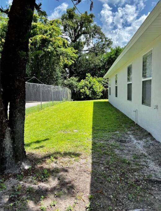 Entire 3 Bd With Murals And Parking By Downtown *