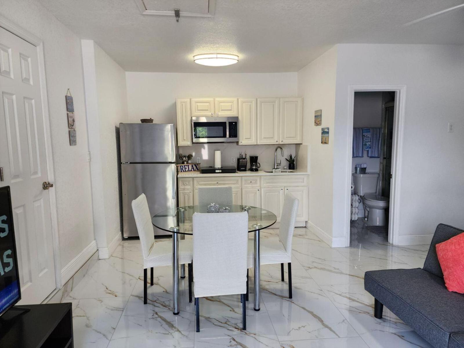 Happy Place Apartment *
