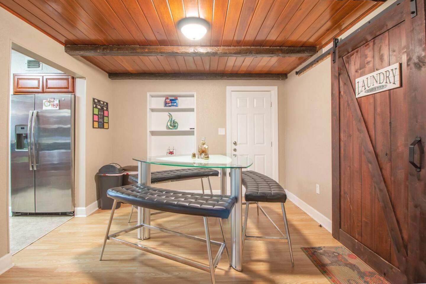 Downtown 4br Retreat Pets Welcome Fast Wifi Holiday home *
