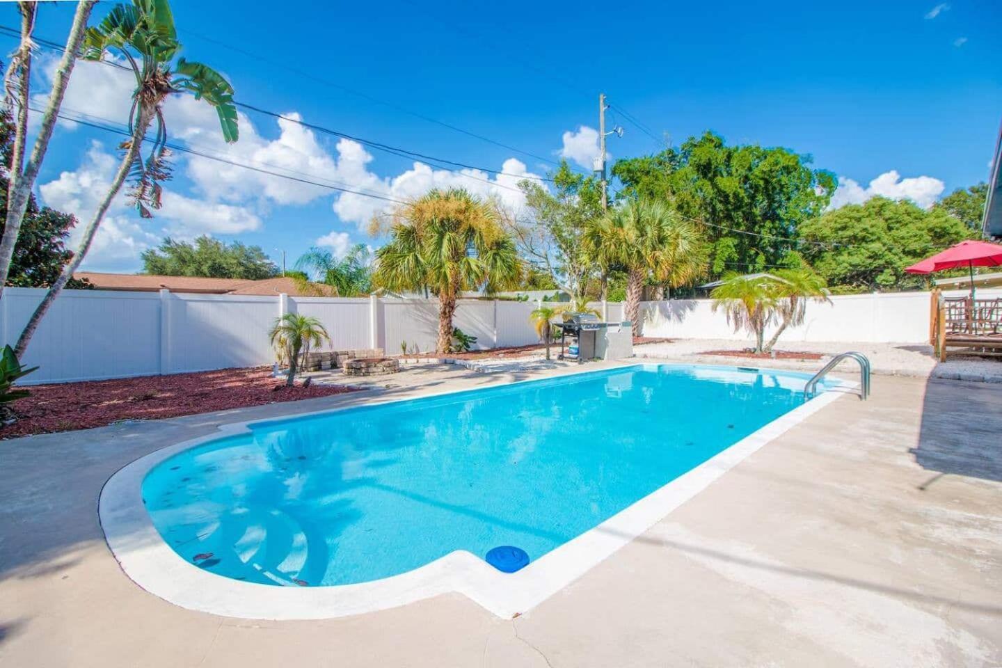 Holiday home Sunny 4br Escape Poolside Vibes Workspace *