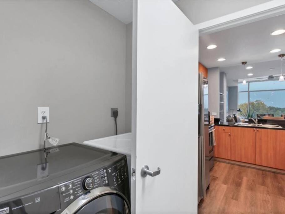 Apartment Luxury 1260sq Ft 2 Bd 2bth In Dt