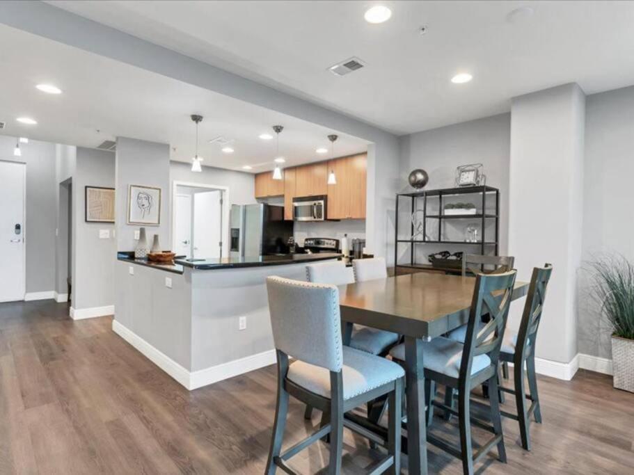 Luxury 1260sq Ft 2 Bd 2bth In Dt Apartment