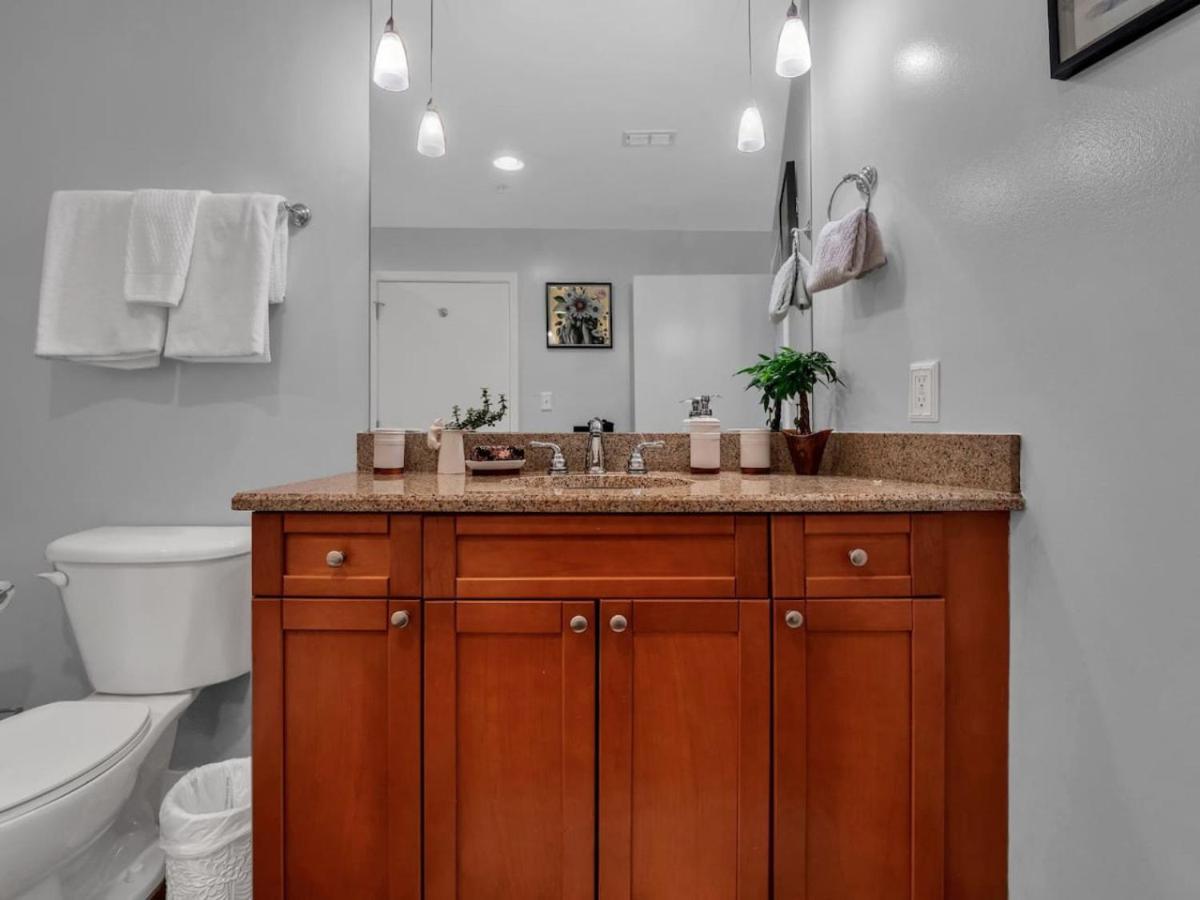 2bd 2bth Penthouse Downtown With Large Billiard *