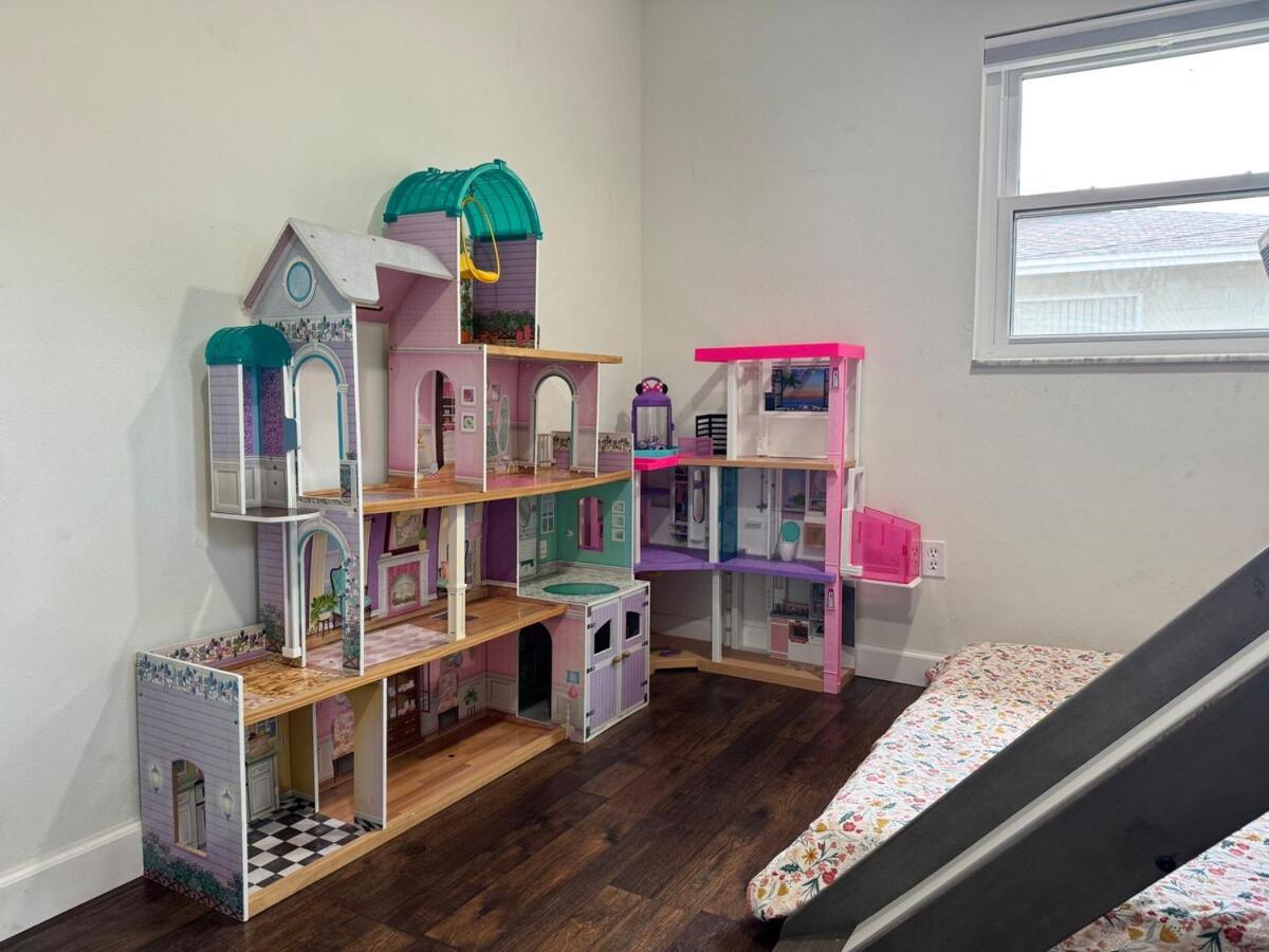 Family Fun 3-bedroom House With Gym, Games, Toys, Outdoor Hangout And Coffee Villa