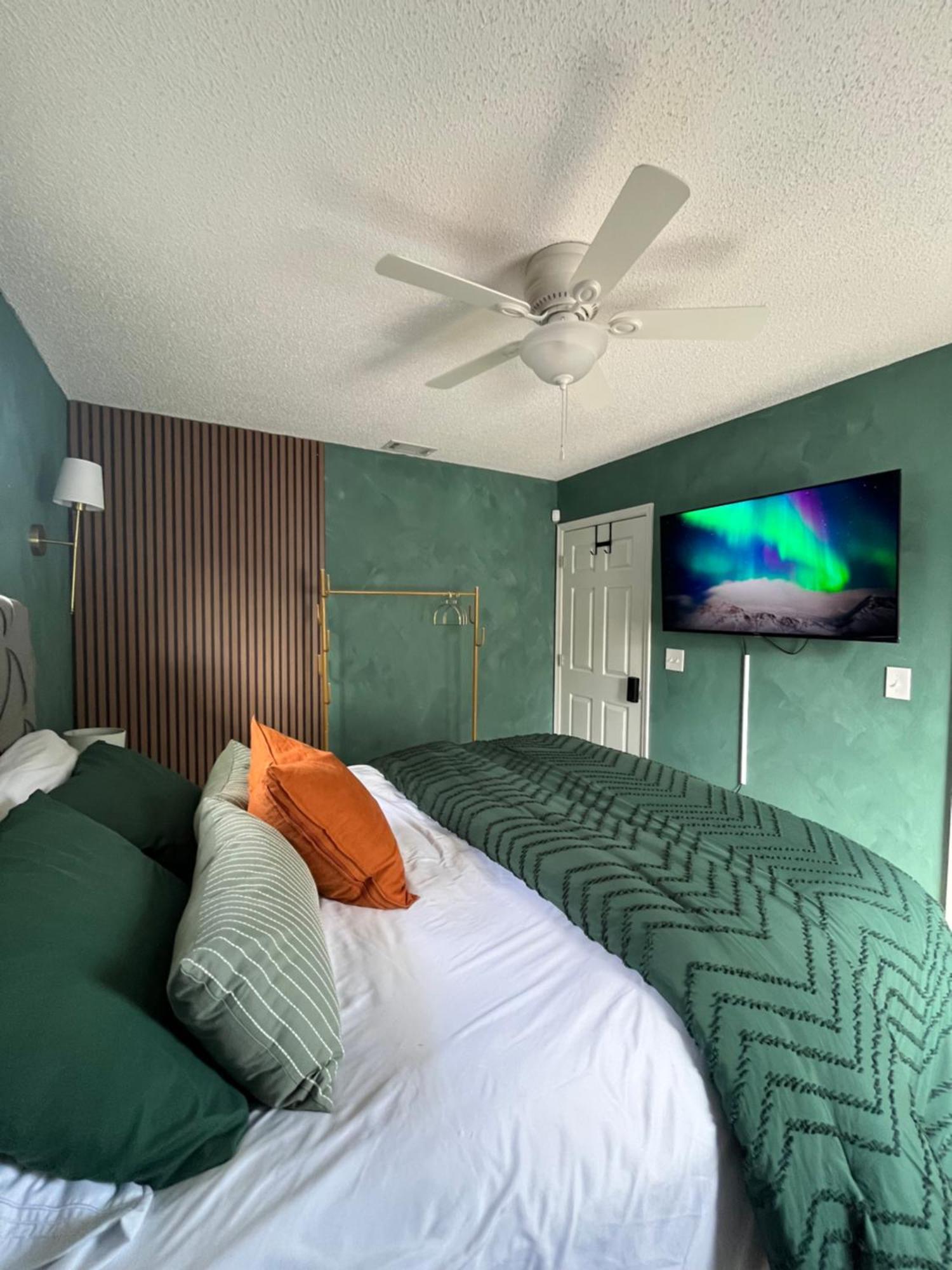 Entire 3 Bd With Murals And Parking By Downtown Holiday home