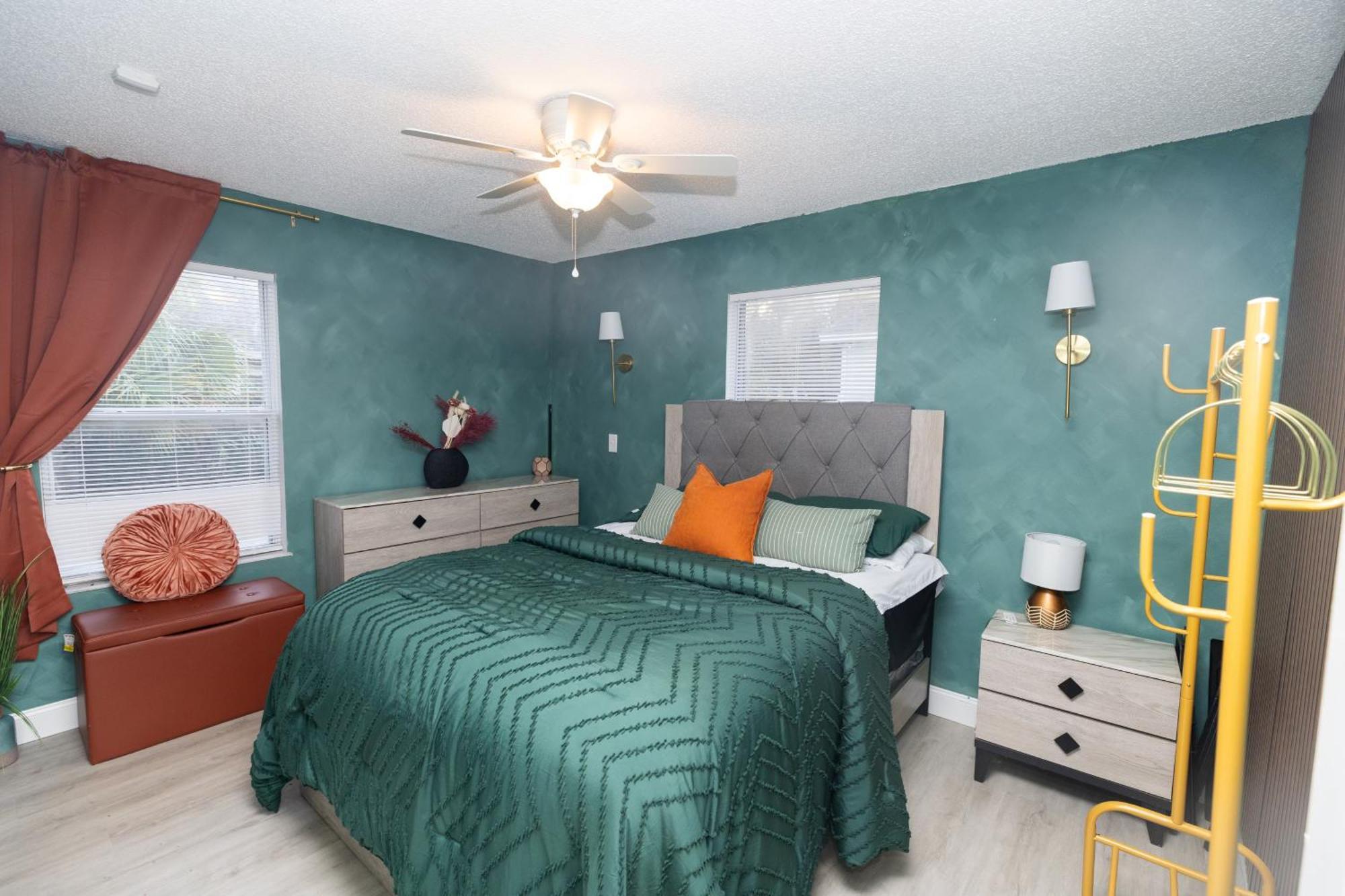 Holiday home Entire 3 Bd With Murals And Parking By Downtown