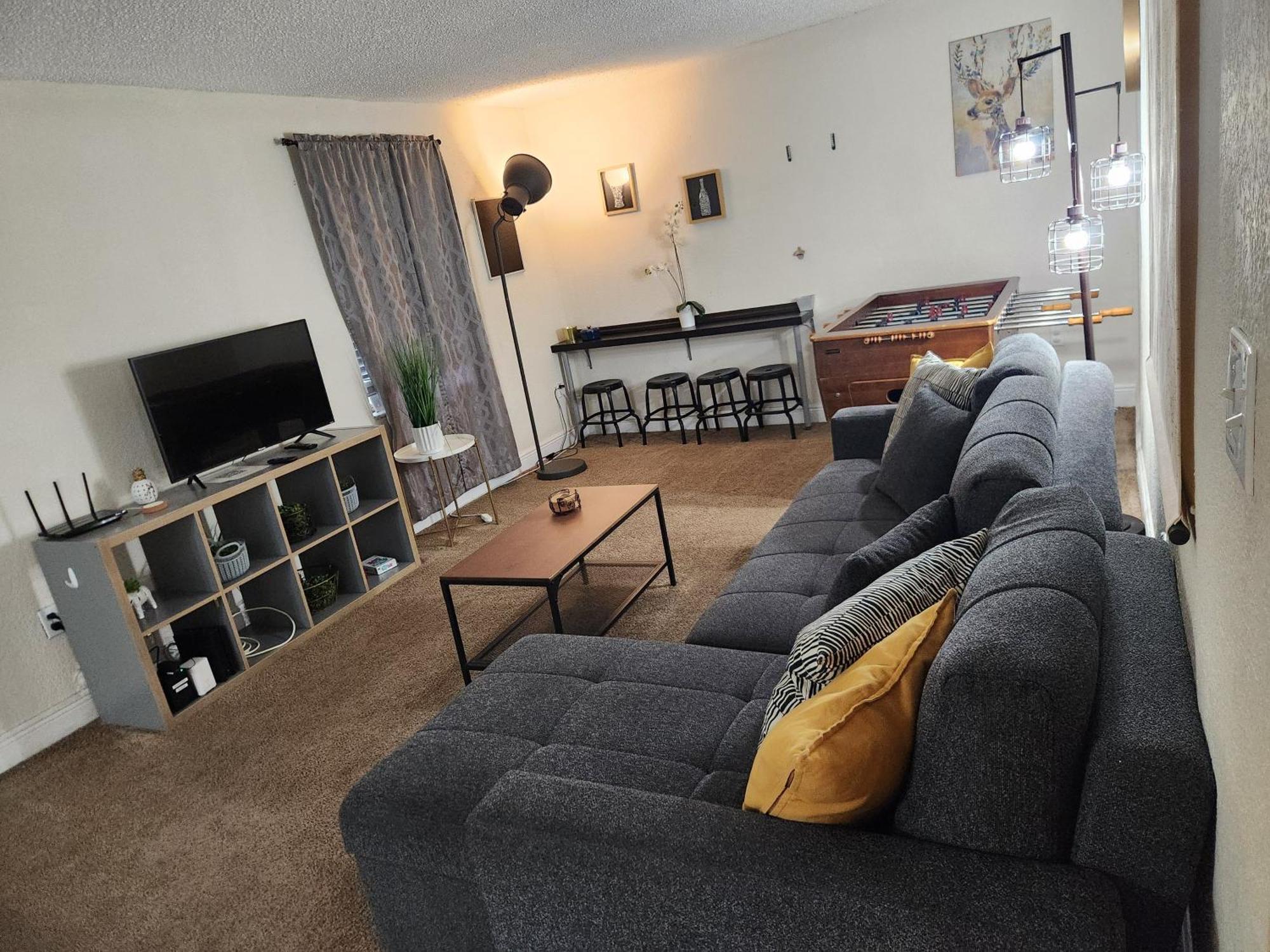 Centauri Vacation Rentals: 2-bedroom With Free Parking *