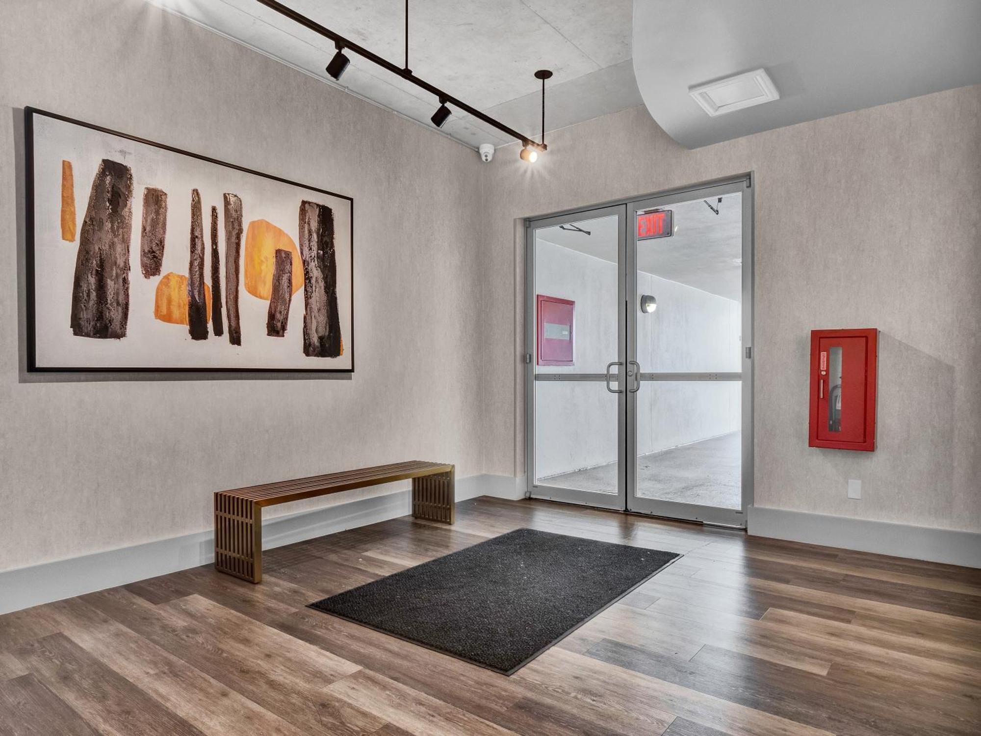 2bd 2bth Penthouse Downtown With Large Billiard *