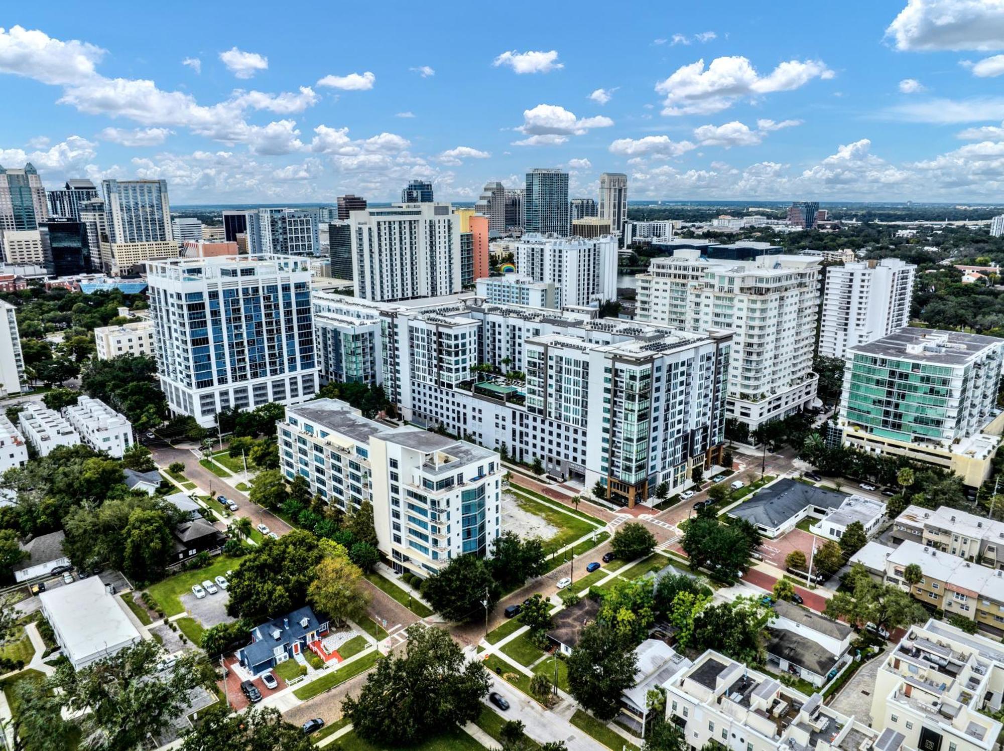 2bd 2bth Penthouse Downtown With Large Billiard *