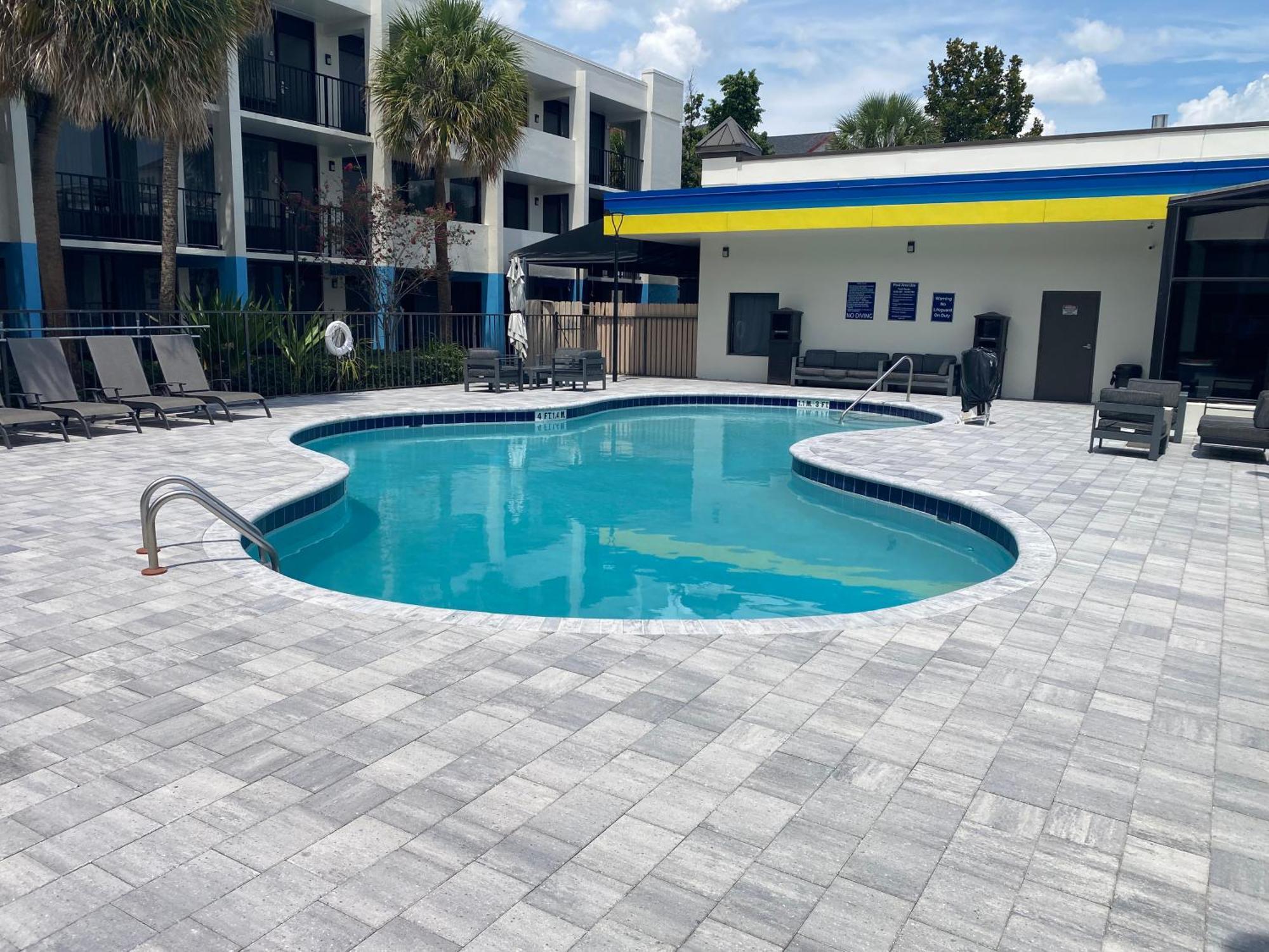 Days & By Wyndham Airport Orlando