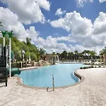 Gorgeous 5 Bed 4 Bath Townhome With Splash Pool In Paradise Palms