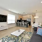 Great 4 Bedroom Townhouse In Hidden Forest, With Private Pool!