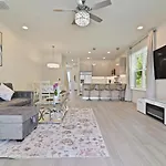 New Spacious & Tranquil Townhouse Near Disney - 4Br, 3Fb, And Pool