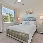New Spacious & Tranquil Townhouse Near Disney - 4Br, 3Fb, And Pool