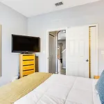 Modern Retreat At Regal Oaks Resort