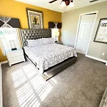 Mickeys Escape - Magical Lakeview 7Br - 4 Master Suites Pool & Hot Tub Bbq Home Theater And 2 Miles Disney!