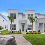 Modern Townhouse Near Disney With Heated Pool