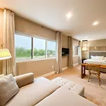 Luxury And Relaxation Just 1 Mile From Disney