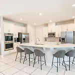 Stunning 11Br Near Disney - Private Pool & Spa, Cinema, Game Room!